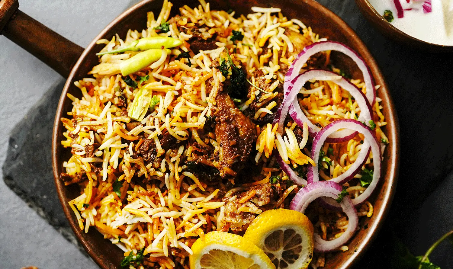 طبق برياني لحم غنم في أحد مطاعم شارع العرب بانكوك الحلال